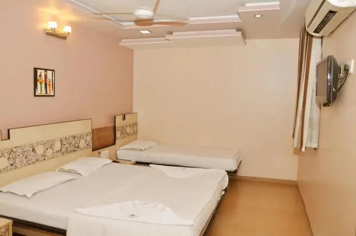 Ширди: Hotel Sai Suraj Palace