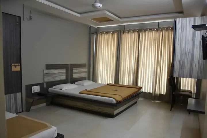 Ширди: Hotel Sai Suraj Palace