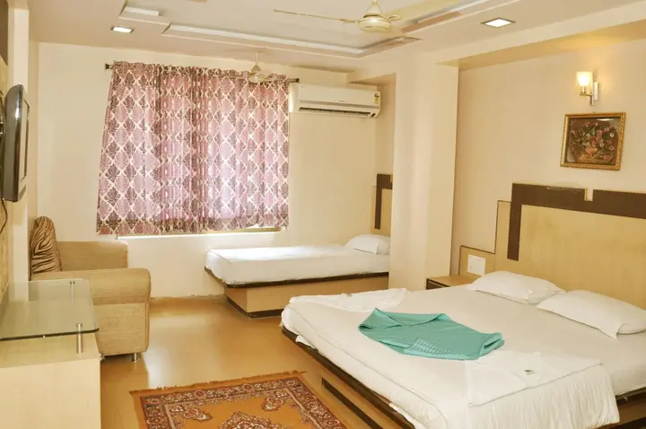 Ширди: Hotel Sai Suraj Palace