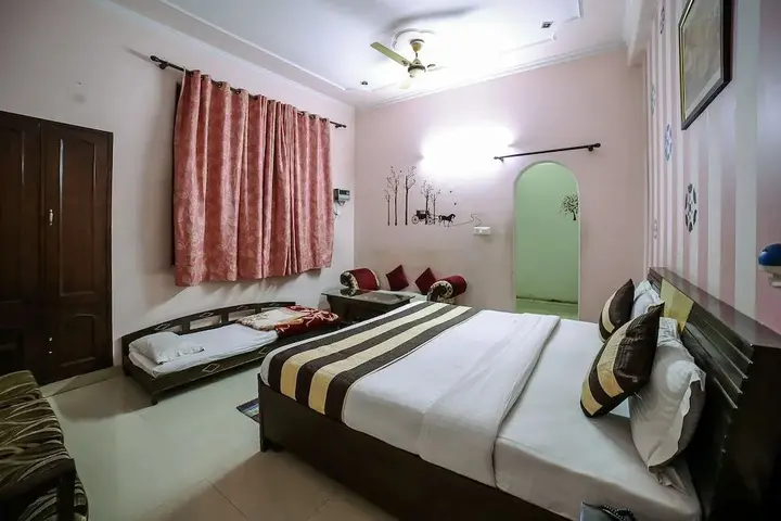 Нойда: OYO 3464 Rajdeep Villa