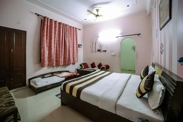 Нойда: OYO 3464 Rajdeep Villa