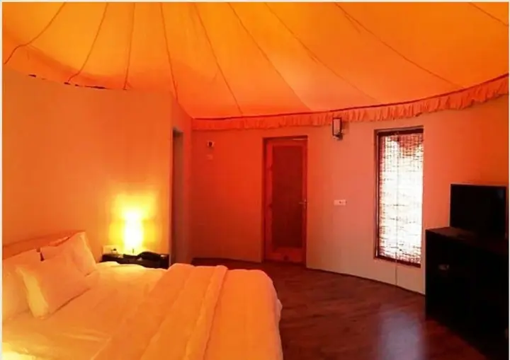 Хундер: Mystique Meadows Earth Homes