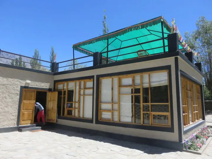 Хундер: Mystique Meadows Earth Homes