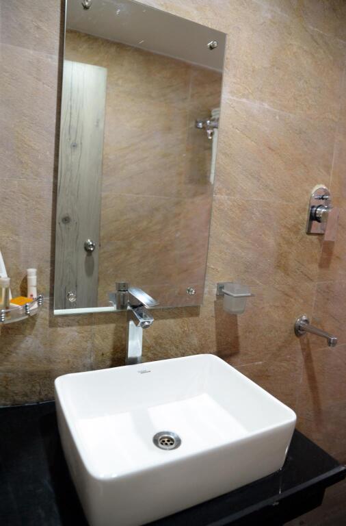Патна: Hotel Aalcajars Inn