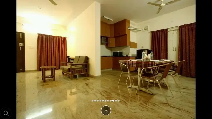 Бангалор: Roseline Suites - A Business Hotel