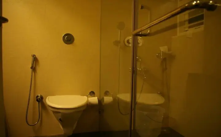 Бангалор: Roseline Suites - A Business Hotel