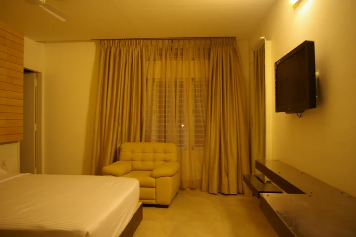 Бангалор: Roseline Suites - A Business Hotel