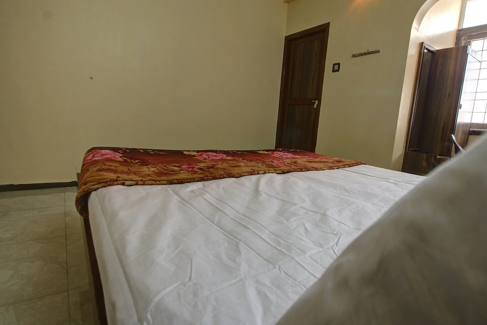 Карвар: Hotel Navaratna Deluxe by OYO Rooms