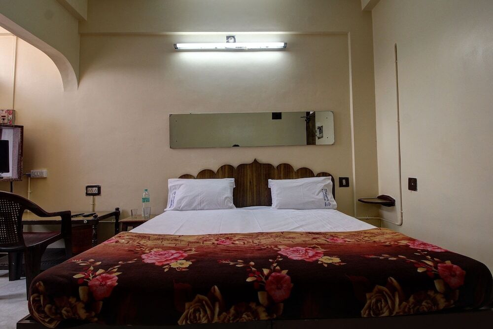 Карвар: Hotel Navaratna Deluxe by OYO Rooms