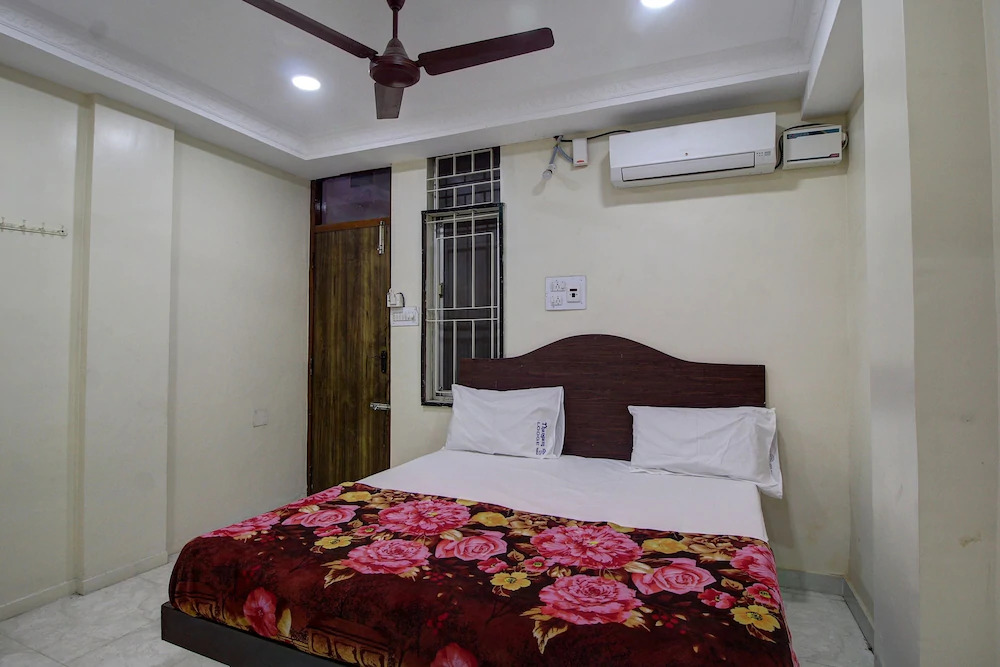 Карвар: Hotel Navaratna Deluxe by OYO Rooms