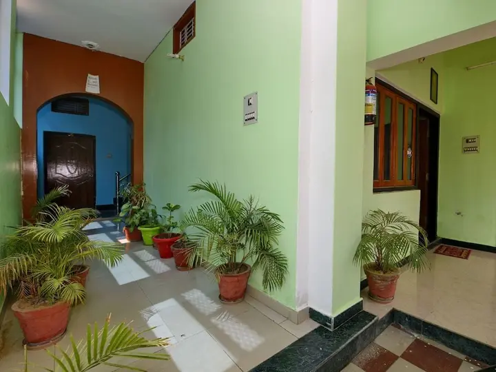 Сарнатх: OYO 4409 Hotel Chaitanya Inn