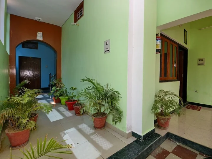 Сарнатх: OYO 4409 Hotel Chaitanya Inn