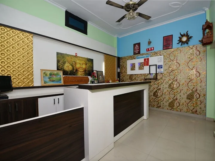 Сарнатх: OYO 4409 Hotel Chaitanya Inn