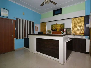 Сарнатх: OYO 4409 Hotel Chaitanya Inn