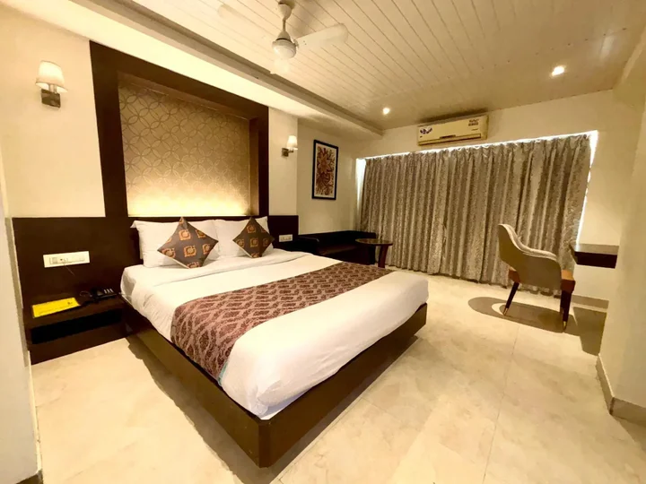 Тхане: Hotel Sai Residency Vasai