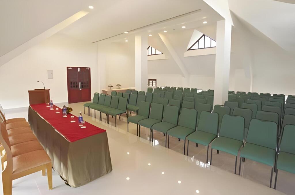 Cherthala: Hotel Aroor Residency