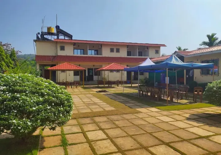 Даполи: Whistling Waves Beach Resort