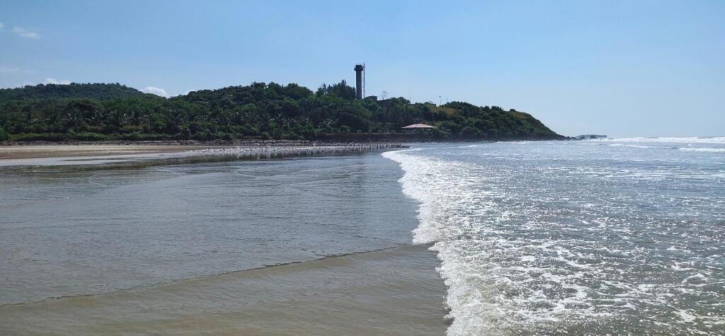 Whistling Waves Beach Resort — фото 3