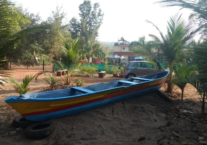 Даполи: Whistling Waves Beach Resort