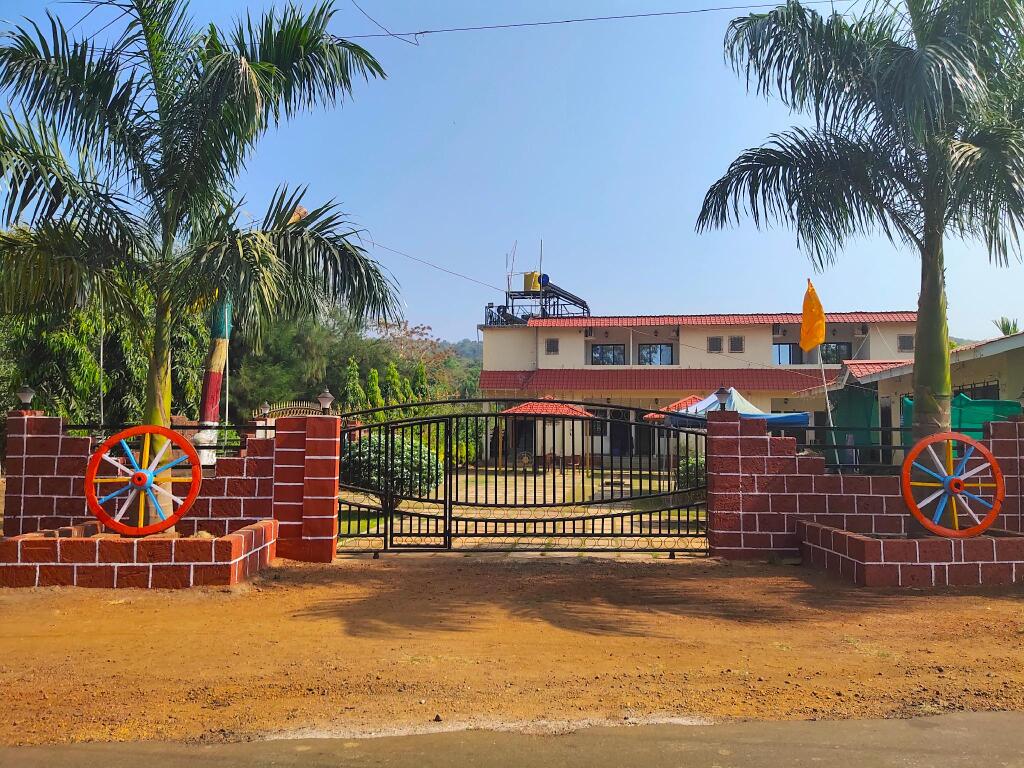 Whistling Waves Beach Resort — фото 2