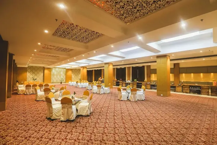 Удджайн: Rudraksh Club & Resorts