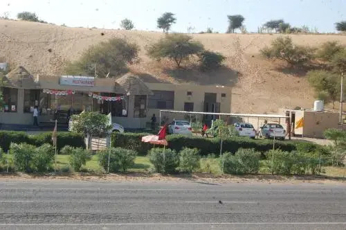 Khiyansaria: Thar Midway Hotel & Restaurant