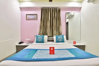 Гандхинагар: OYO 2389 Hotel The Grand Pritam