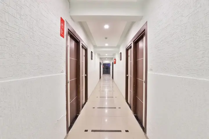 Гандхинагар: OYO 2389 Hotel The Grand Pritam