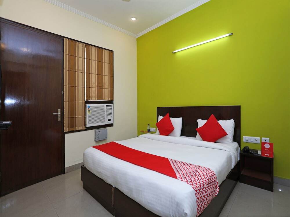 OYO Rooms Near DLF Phase 1 — фото 4