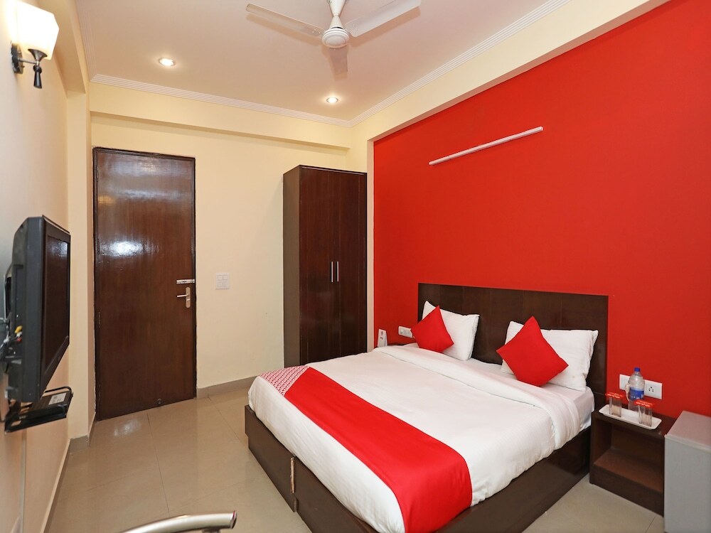 OYO Rooms Near DLF Phase 1 — фото 3