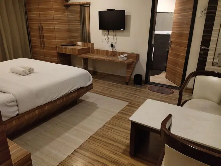 Тхане: Hotel Praveen International