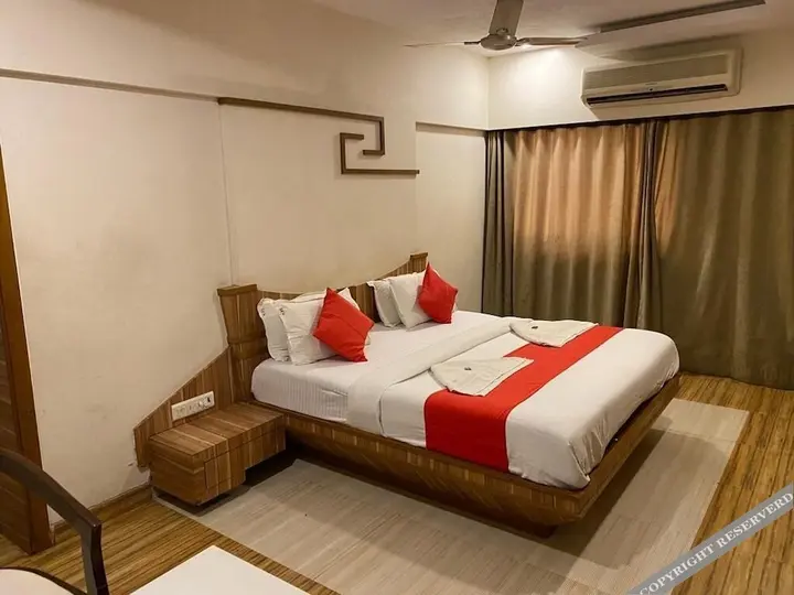 Тхане: Hotel Praveen International