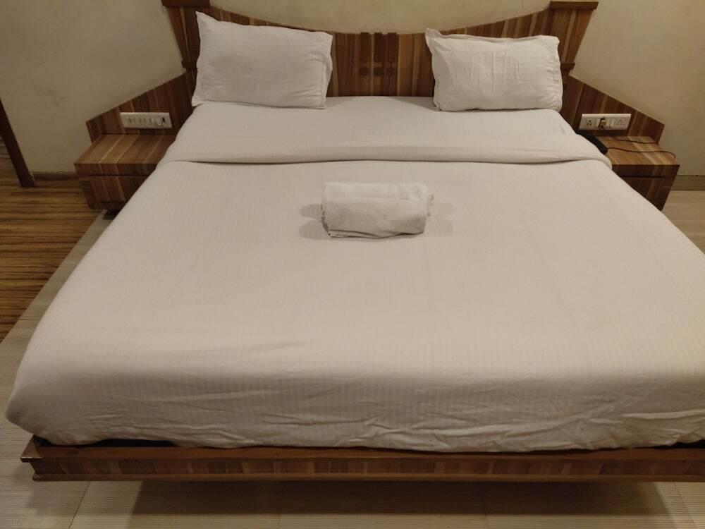 Тхане: Hotel Praveen International