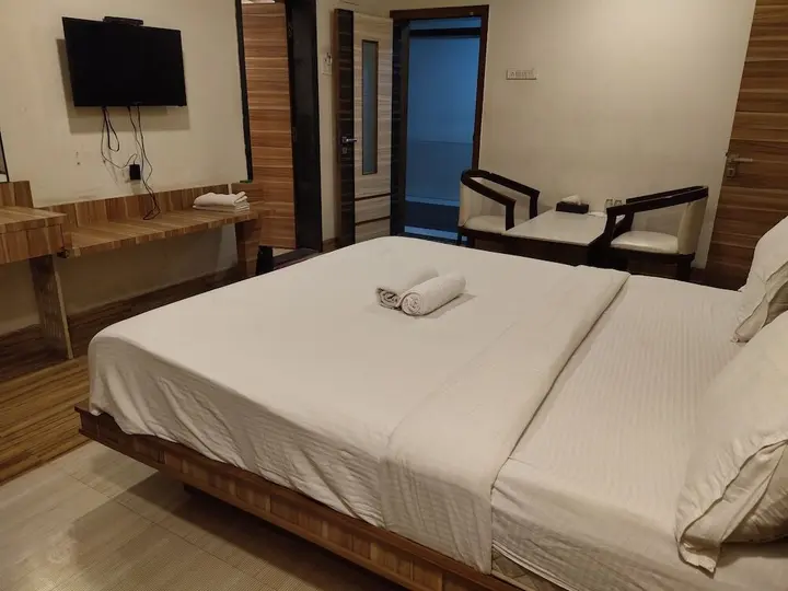 Тхане: Hotel Praveen International