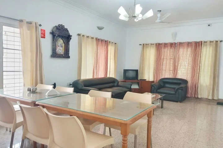 Бангалор: OYO 2266 Gokul Heritage
