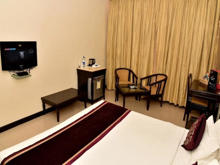 Чандигарх: OYO 2148 Hotel Metro 43