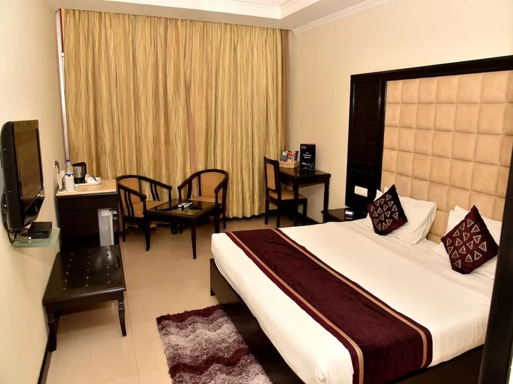 Чандигарх: OYO 2148 Hotel Metro 43