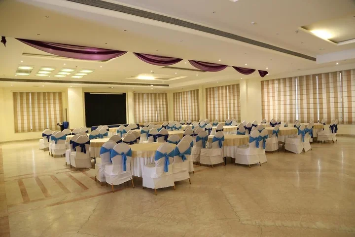 Бадди: OYO 2192 Hotel Gianz