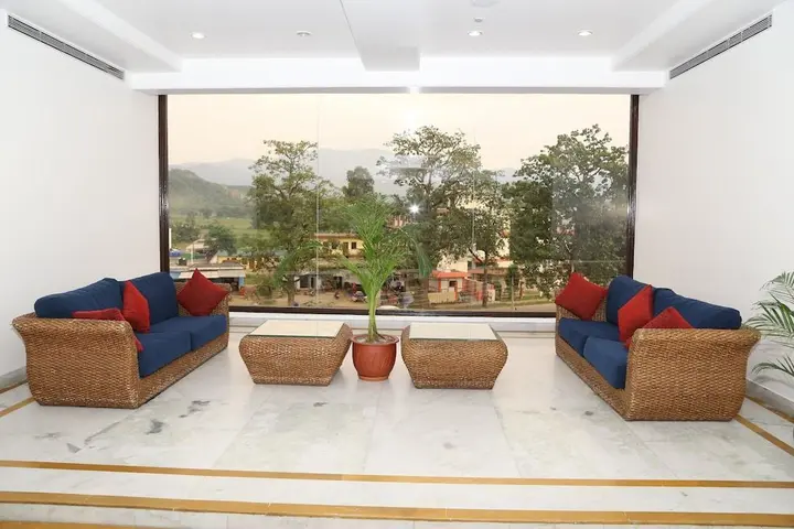 Бадди: OYO 2192 Hotel Gianz
