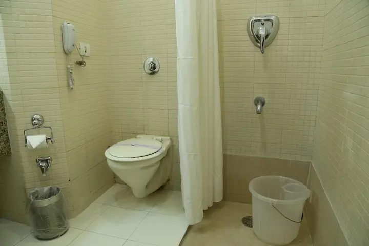 Бадди: OYO 2192 Hotel Gianz