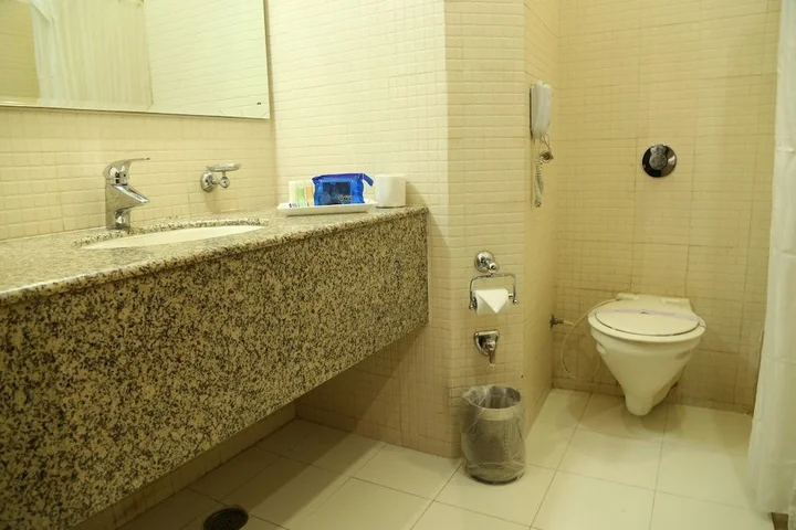 Бадди: OYO 2192 Hotel Gianz