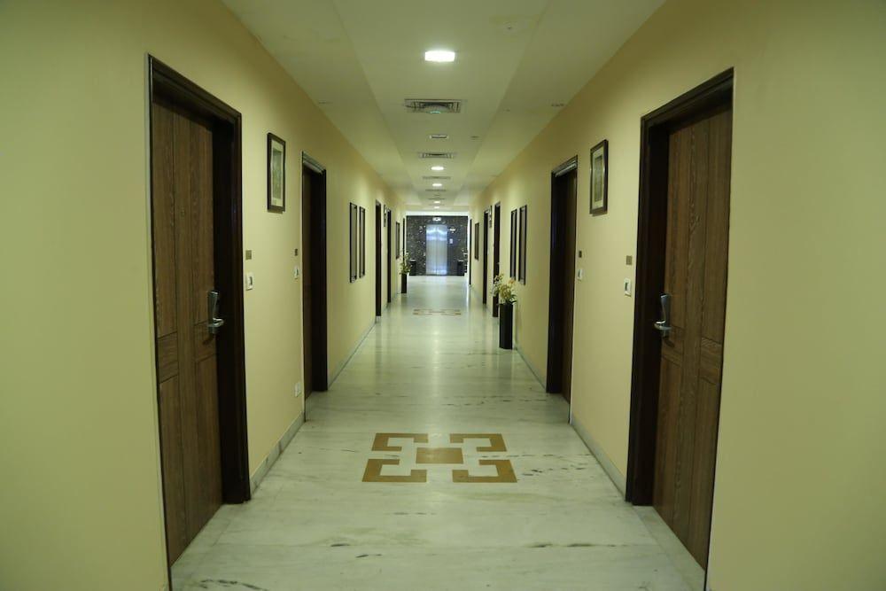 Бадди: OYO 2192 Hotel Gianz