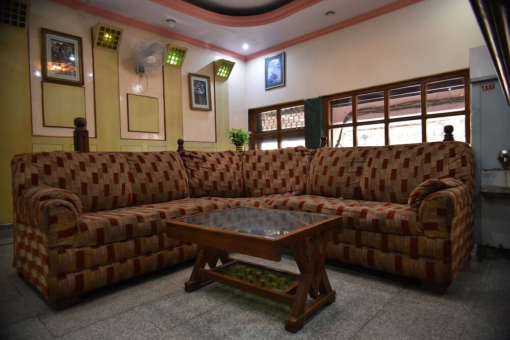 Rohtak: OYO Rooms Near Mansarovar Garden