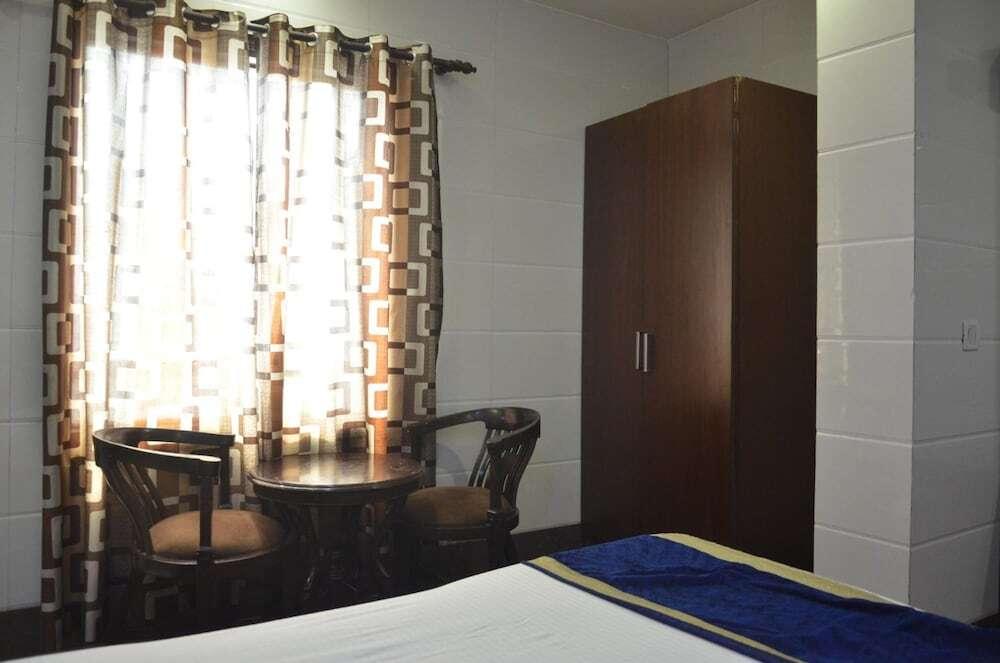 Нью-Дели: OYO 2705 Hotel Preet Palace