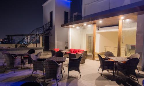 Данапур: The Westend Hotel