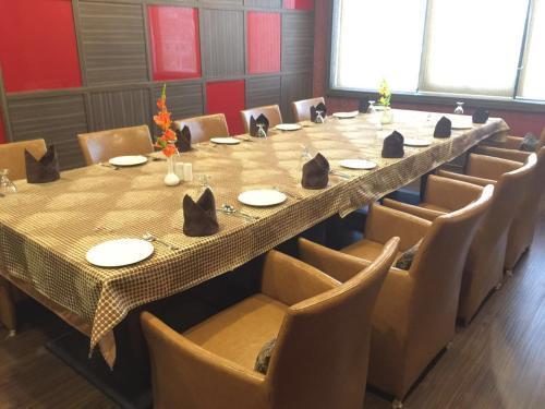 Данапур: The Westend Hotel