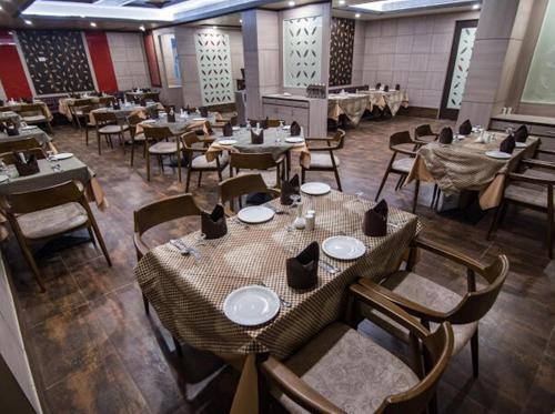 Данапур: The Westend Hotel