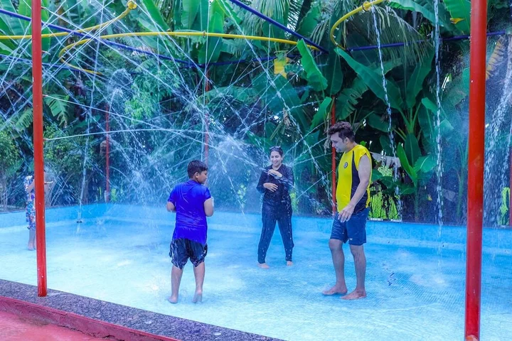 Чандрапур: Jharna Resort