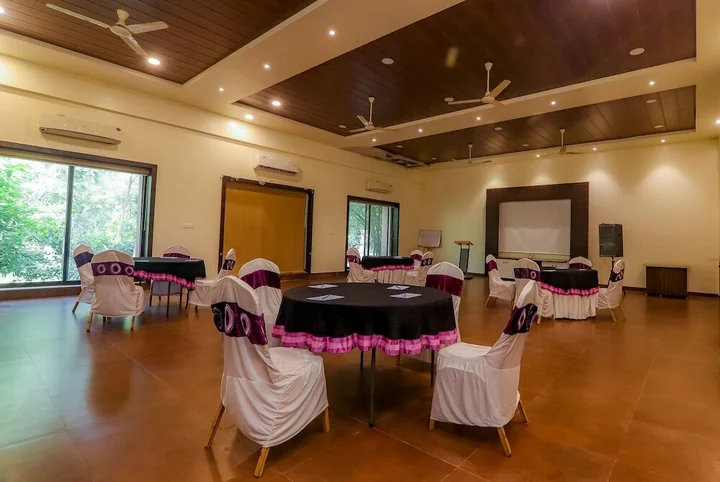 Чандрапур: Jharna Resort