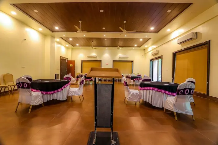 Чандрапур: Jharna Resort